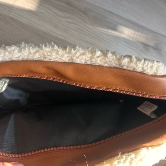 ASOS Tan Faux Leather Crossbody Bag with Chain and Shearling Trim - Picture 3 of 3